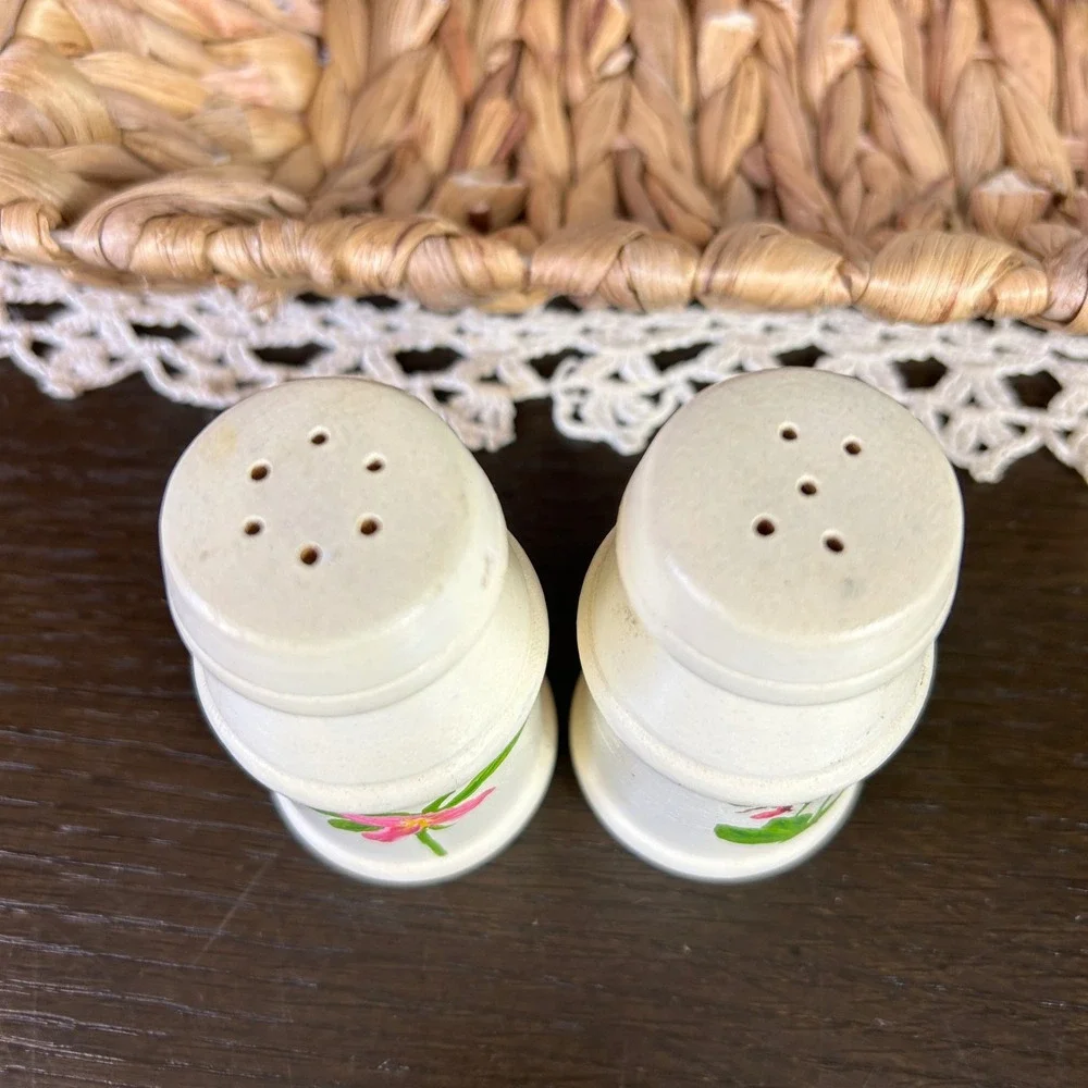 Vintage Hand Painted Salt Pepper Shakers‎ Wooden Cottagecore Flower Design